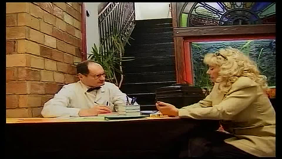 Arzt weckt die Libido einer blonden Oma
