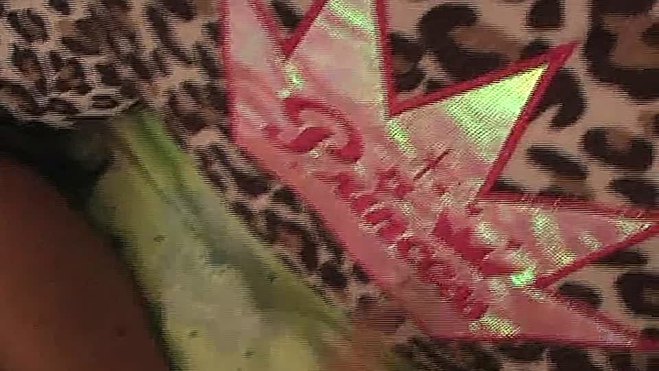 Blondes Mädchen gefesselt und befummelt