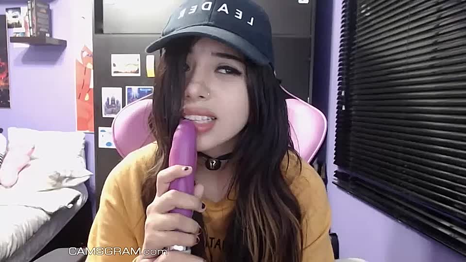 Amateur-Webcam-Girl spielt mit Sexspielzeugen